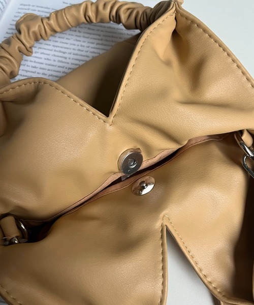 prose verse(プロズヴェール)の「ギャザーハンドル2wayショルダーBAG(ハンドバッグ・レディース・イエロー/ブラック/アイボリー・フリ-)」の12枚目の写真