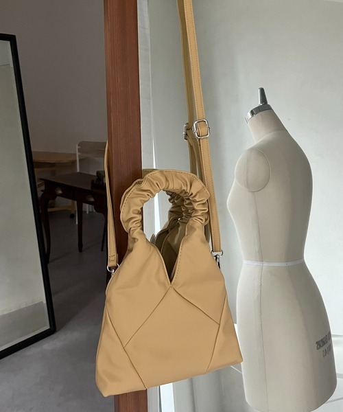 prose verse(プロズヴェール)の「ギャザーハンドル2wayショルダーBAG(ハンドバッグ・レディース・イエロー/ブラック/アイボリー・フリ-)」の17枚目の写真