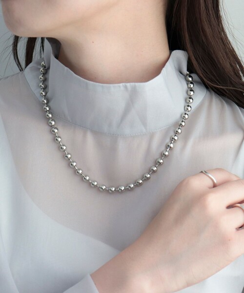 fredy emue（フレディエミュ）の「ボールチェーンマグネットネックレス（ネックレス・レディース・シルバー/ゴールド・FREE）」の2枚目の写真