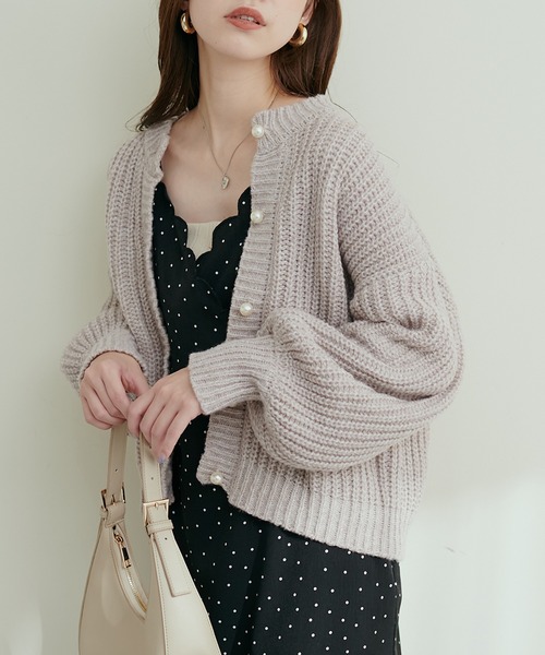 natural couture(ナチュラルクチュール)の「MIX片畦パール釦カーディガン(カーディガン/ボレロ・レディース・ブルー/グレイッシュベージュ/ピンク/チャコール/グリーン・FREE)」の3枚目の写真