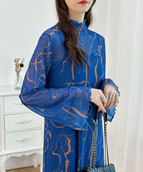 ECLIN(エクラン)の「インナーキャミ付きメロウシーズルメッシュシアーロングワンピース(ワンピース・レディース・ブルー/ブラック/グリーン/モカ・M/L)」の4枚目の写真
