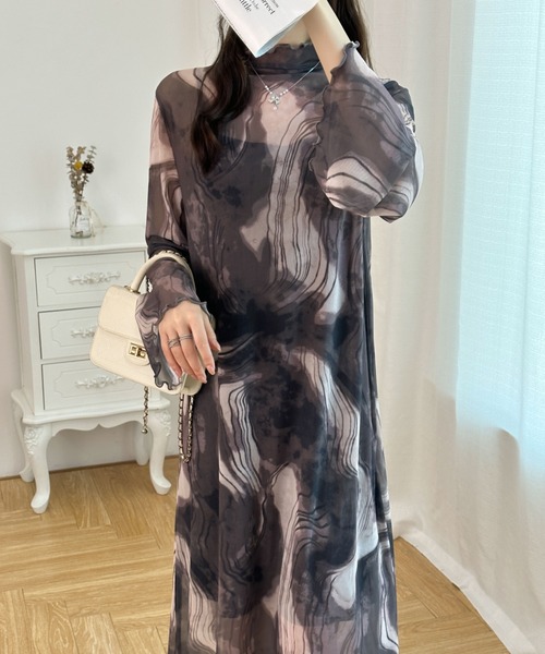 ECLIN(エクラン)の「インナーキャミ付きメロウシーズルメッシュシアーロングワンピース(ワンピース・レディース・ブルー/ブラック/グリーン/モカ・M/L)」の2枚目の写真