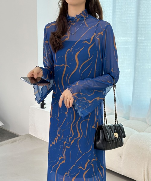 ECLIN(エクラン)の「インナーキャミ付きメロウシーズルメッシュシアーロングワンピース(ワンピース・レディース・ブルー/ブラック/グリーン/モカ・M/L)」の19枚目の写真