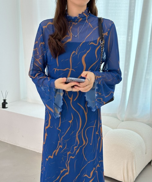 ECLIN(エクラン)の「インナーキャミ付きメロウシーズルメッシュシアーロングワンピース(ワンピース・レディース・ブルー/ブラック/グリーン/モカ・M/L)」の20枚目の写真