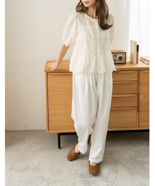 chocomee（チョコミー）の「tack over tapered pants（その他パンツ・レディース・アイボリー・FREE）」の3枚目の写真