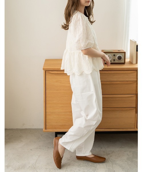 chocomee（チョコミー）の「tack over tapered pants（その他パンツ・レディース・アイボリー・FREE）」の4枚目の写真