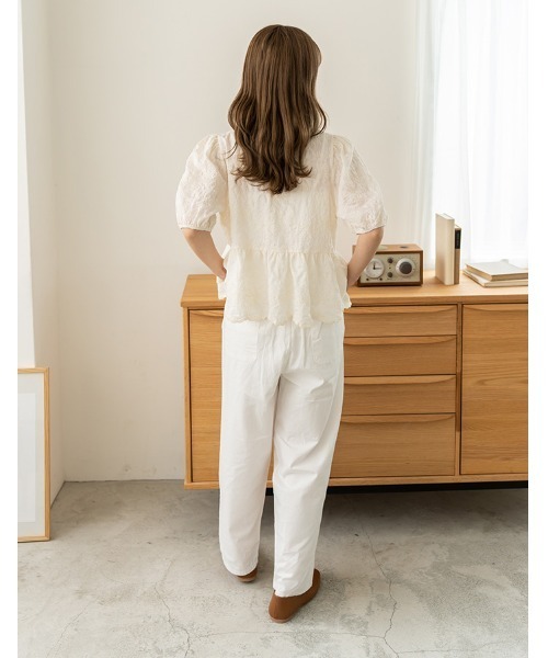 chocomee（チョコミー）の「tack over tapered pants（その他パンツ・レディース・アイボリー・FREE）」の6枚目の写真