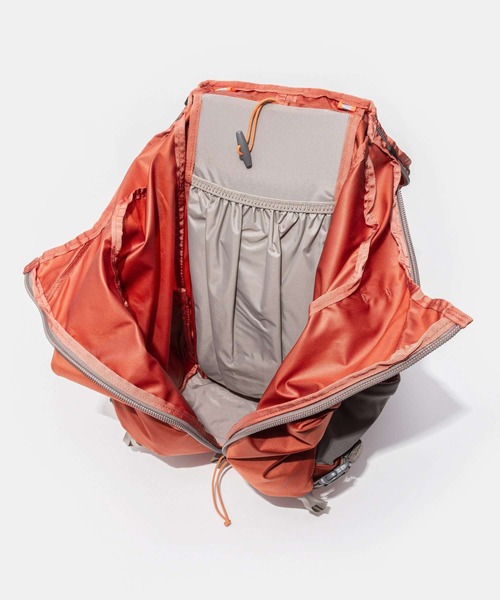 MYSTERY RANCH(ミステリーランチ)の「MYSTERY RANCH COULEE 30 WOMENS ミステリーランチ クーリー 30 リュック(バックパック/リュック・レディース・サーモンピンク/グレー系1・XS/S/M/L)」の12枚目の写真