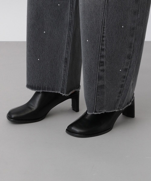 A part by(アパートバイ)の「オブリークヒールミュール(サンダル・レディース・ブラック/オフホワイト・MEDIUM/LARGE)」の7枚目の写真