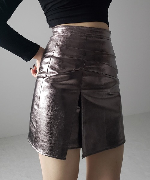 me+em select(ミームセレクト)の「【 3color /4size 】3タックメタリックスリットハイウエストタイトミニスカート / three tuck metallic slit highwaist tight mini skirt ※※(スカート・レディース・チャコール/シルバー/ブラック・MEDIUM/SMALL/LARGE/X-SMALL)」の4枚目の写真