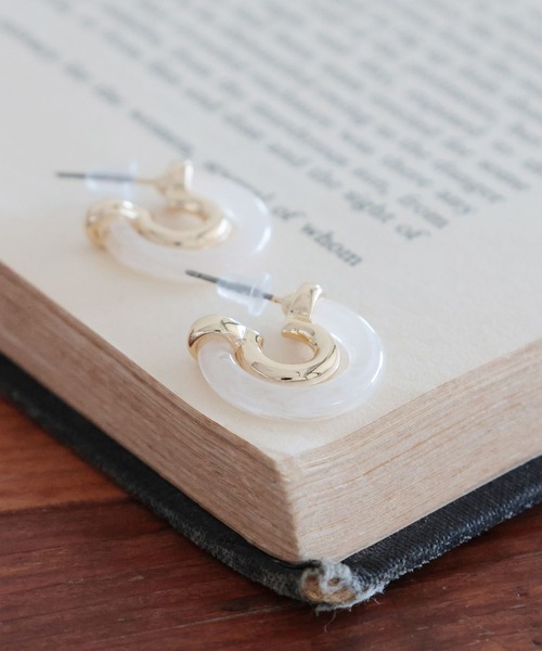 niko and...（ニコアンド）の「アーチC型ピアス（ピアス（両耳用）・レディース・グリーン/ホワイト/ブルー・0）」の2枚目の写真