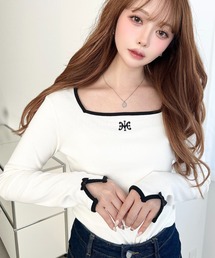 moment+（モーメントプラス）の「綿100%フライス長袖スクエアネックフロントロゴ刺繍袖リボンプルオーバー（Tシャツ/カットソー）」