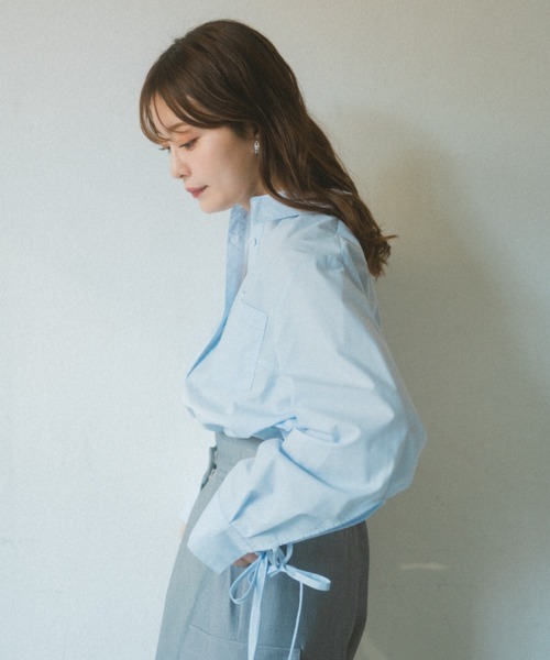 ECREL(エクレール)の「ダブルリボンスリットシャツ / フラワービジューボタン(シャツ/ブラウス・レディース・ライトブルー/ホワイト・FREE)」の8枚目の写真
