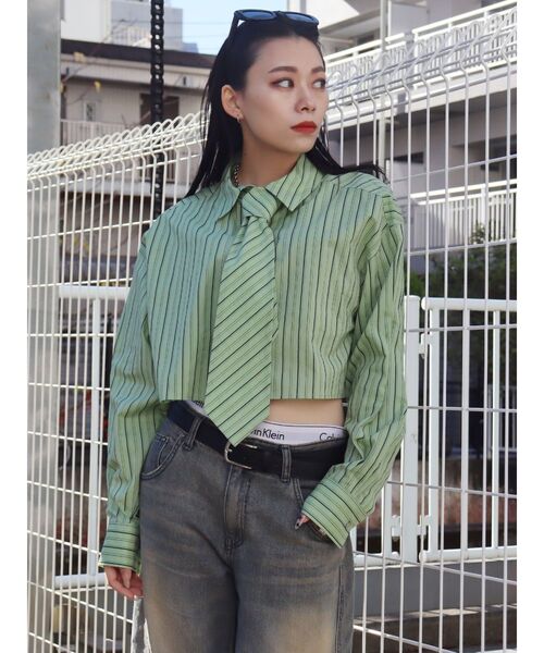 EVRIS（エヴリス）の「ネクタイデザインクロップドシャツ（シャツ/ブラウス・レディース・グリーン/ホワイト・FREE）」の9枚目の写真