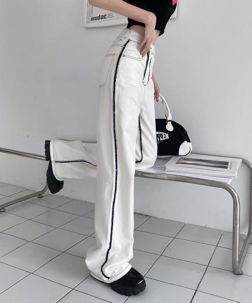 by muni:r(バイ ムニール)の「ラインステッチセミワイドパンツ(その他パンツ・レディース・ブラック/ホワイト・MEDIUM/SMALL)」の16枚目の写真