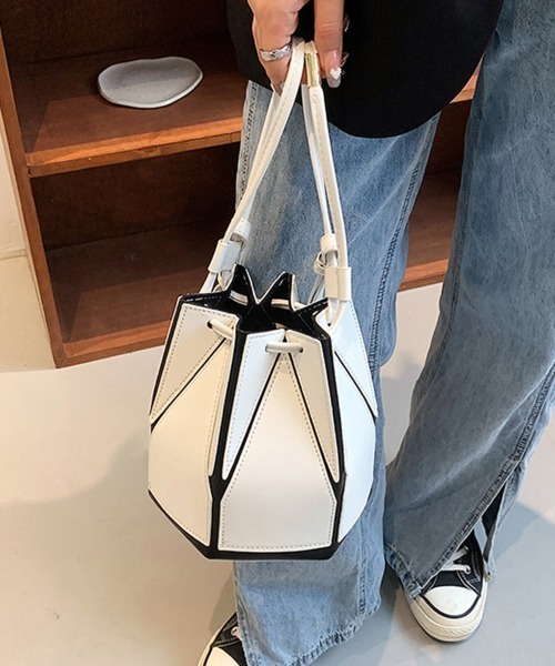 Miniministore(ミニミニストア)の「ショルダーバッグ レディース 巾着バック(ショルダーバッグ・レディース・ブラック×ホワイト/ホワイト/イエロー/ピンクベージュ/ブラック/ホワイト×ブラック・FREE)」の2枚目の写真