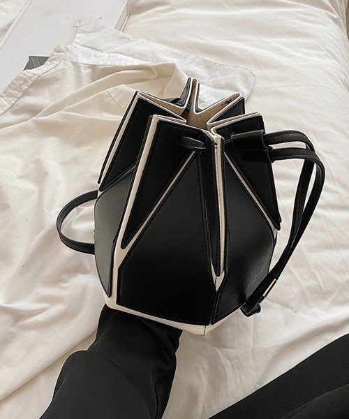 Miniministore(ミニミニストア)の「ショルダーバッグ レディース 巾着バック(ショルダーバッグ・レディース・ブラック×ホワイト/ホワイト/イエロー/ピンクベージュ/ブラック/ホワイト×ブラック・FREE)」の4枚目の写真