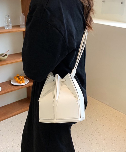 Miniministore(ミニミニストア)の「ショルダーバッグ レディース 巾着バック(ショルダーバッグ・レディース・ブラック×ホワイト/ホワイト/イエロー/ピンクベージュ/ブラック/ホワイト×ブラック・FREE)」の13枚目の写真