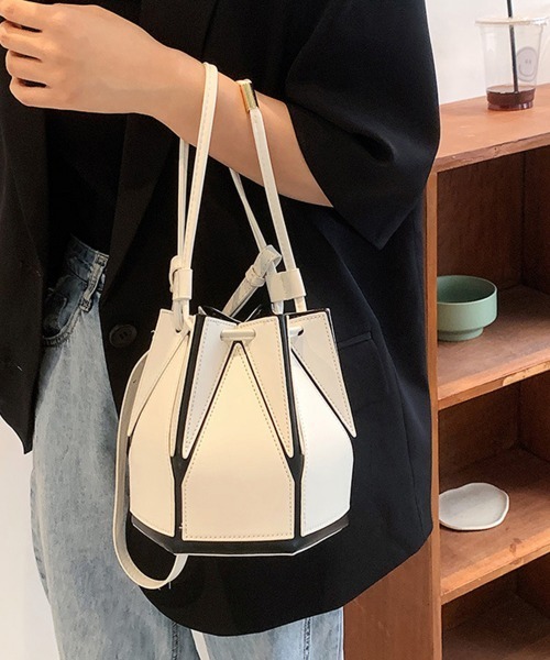 Miniministore(ミニミニストア)の「ショルダーバッグ レディース 巾着バック(ショルダーバッグ・レディース・ブラック×ホワイト/ホワイト/イエロー/ピンクベージュ/ブラック/ホワイト×ブラック・FREE)」の14枚目の写真