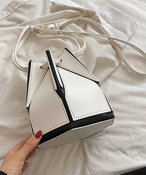 Miniministore(ミニミニストア)の「ショルダーバッグ レディース 巾着バック(ショルダーバッグ・レディース・ブラック×ホワイト/ホワイト/イエロー/ピンクベージュ/ブラック/ホワイト×ブラック・FREE)」の21枚目の写真