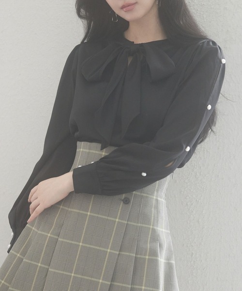 SAISON DE PAPILLON(セゾンドパピヨン)の「後首元リボンデザイン長袖ブラウス(シャツ/ブラウス・レディース・グレー/ピンクベージュ/ブラック・S/L/M)」の5枚目の写真