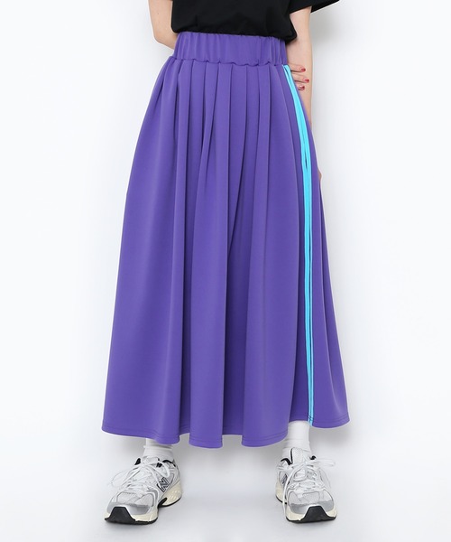 PUNYUS（プニュズ）の「トラックフレアロングスカート（スカート・レディース・グレー/ブラック/パープル・1/2/3/4）」の3枚目の写真