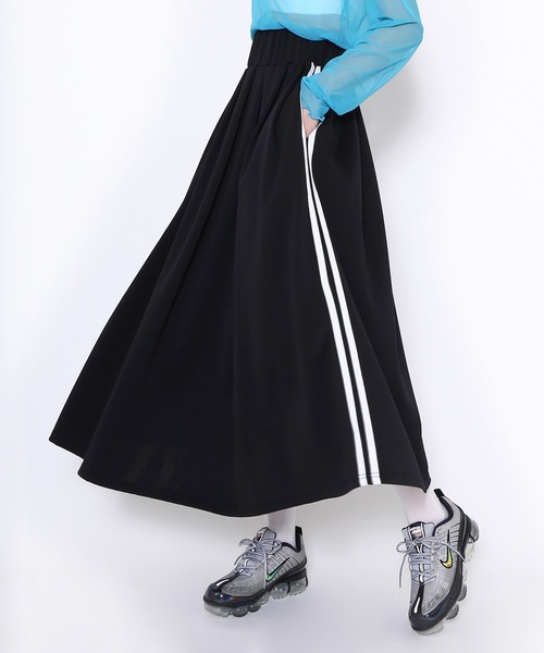 ゆゆ様ブラック1スカート PUNYUS（プニュズ）の「トラックフレアロングスカート（スカート
