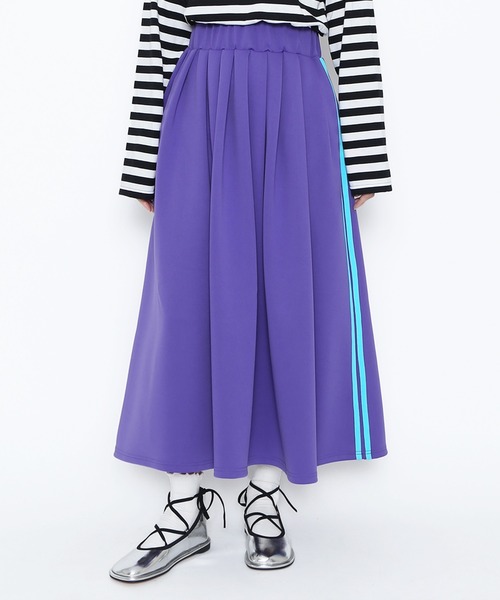 PUNYUS（プニュズ）の「トラックフレアロングスカート（スカート・レディース・グレー/ブラック/パープル・1/2/3/4）」の4枚目の写真