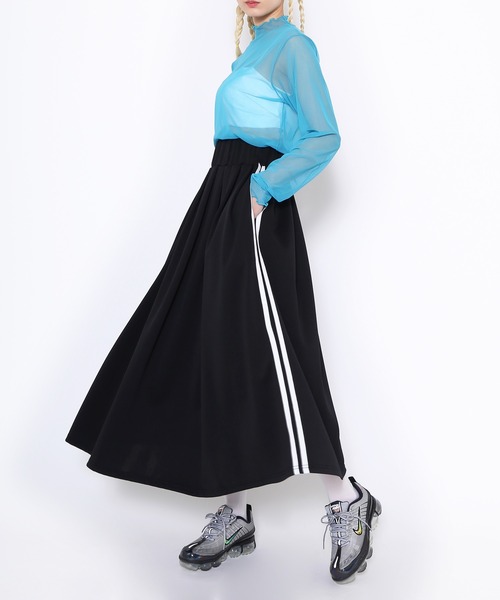 PUNYUS（プニュズ）の「トラックフレアロングスカート（スカート・レディース・グレー/ブラック/パープル・1/2/3/4）」の12枚目の写真