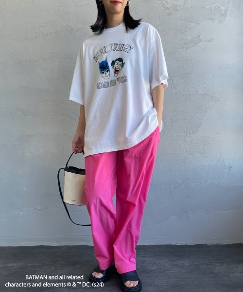 JEANS FACTORY Clothes（ジーンズファクトリークローズ）の「[Jeans Factory Clothes/ジーンズファクトリークローズ] BATMAN ダメージ加工フロッキープリントTシャツ（Tシャツ/カットソー・レディース・ブラック/ホワイト・S/M/L）」の4枚目の写真