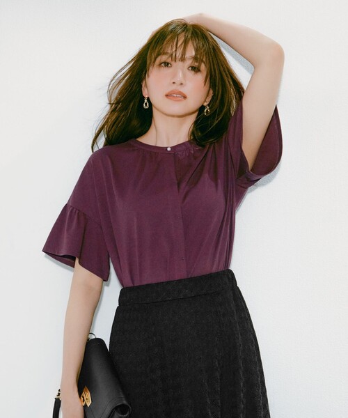 ANY SIS(エニィスィス)の「汗ジミ防止加工カット ブラウス(Tシャツ/カットソー・レディース・パープル系/ライトグリーン系/アイボリー系/ブラック系/イエロー系・4)」の4枚目の写真