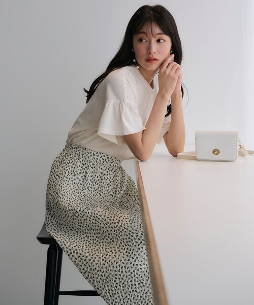ANY SIS(エニィスィス)の「汗ジミ防止加工カット ブラウス(Tシャツ/カットソー・レディース・パープル系/ライトグリーン系/アイボリー系/ブラック系/イエロー系・4)」の7枚目の写真
