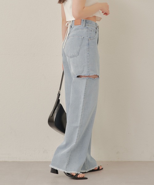 Chico（チコ）の「【ZOZOTOWN限定/REVIVAL】サイドスリットダメージデニムパンツ（デニムパンツ・レディース・スカイブルー/ブルー・0/1/2）」の3枚目の写真