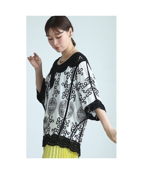 Sawa a la mode(サワアラモード)の「サークル刺繍レースのドルマンシャツブラウス(シャツ/ブラウス・レディース・ホワイト/ブラック・FREE)」の11枚目の写真