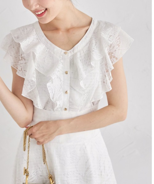tocco closet(トッコ クローゼット)の「【S・Mサイズ展開】フラワーチェックレースラッフルフリルブラウス(シャツ/ブラウス・レディース・ピンク/オフホワイト/ブルー・M/S)」の8枚目の写真
