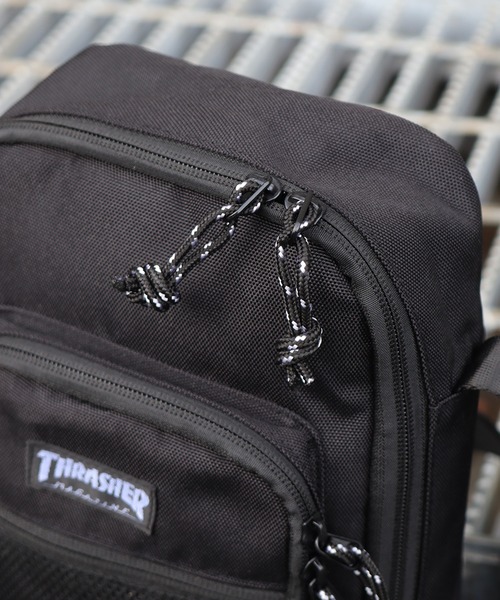 THRASHER（スラッシャー）の「【THRASHER/スラッシャー】カナビラキーホルダー付き ミニショルダーバッグ/ショルダーバッグ（ショルダーバッグ・メンズ・ブラック・FREE）」の4枚目の写真