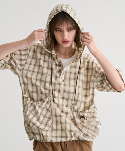 WISH FOR EVER（ウィッシュフォーエバー）の「DRAWCODE HOOD SHIRT/ドローコードフードシャツ（シャツ/ブラウス・メンズ・ベージュ/ブラウン/ネイビー・MEDIUM/LARGE）」の3枚目の写真