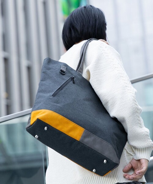 BEAMS HEART（ビームスハート）の「【ユニセックス】ポリエステル 杢素材 コンビ トート バッグ（ノートPC収納）（トートバッグ・メンズ・チャコールグレー/ブラック・ONE SIZE）」の7枚目の写真