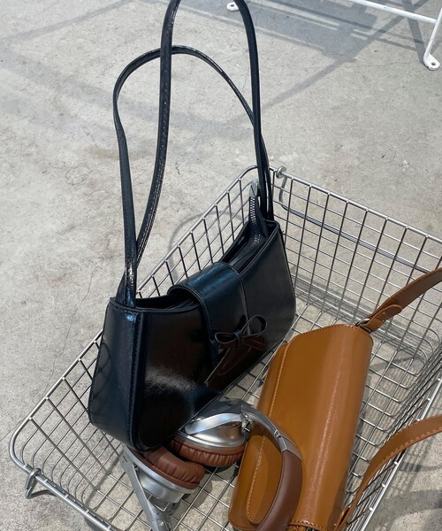 fredy emue(フレディエミュ)の「リボンフラップダブルハンドルバッグ(ハンドバッグ・レディース・ブラック/レッド/シルバー・FREE)」の22枚目の写真