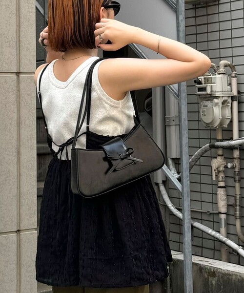 fredy emue(フレディエミュ)の「リボンフラップダブルハンドルバッグ(ハンドバッグ・レディース・ブラック/レッド/シルバー・FREE)」の17枚目の写真