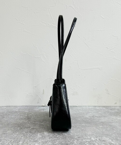 fredy emue(フレディエミュ)の「リボンフラップダブルハンドルバッグ(ハンドバッグ・レディース・ブラック/レッド/シルバー・FREE)」の15枚目の写真