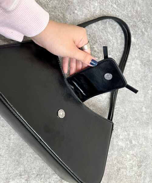 fredy emue(フレディエミュ)の「リボンフラップダブルハンドルバッグ(ハンドバッグ・レディース・ブラック/レッド/シルバー・FREE)」の10枚目の写真