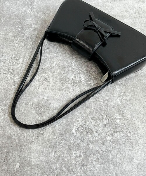 fredy emue(フレディエミュ)の「リボンフラップダブルハンドルバッグ(ハンドバッグ・レディース・ブラック/レッド/シルバー・FREE)」の8枚目の写真