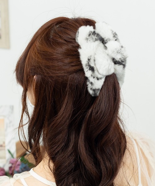 ヘアクリップ バレッタ ポニーフック ブラック系毛糸モザイクファー 