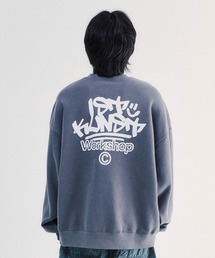 ISTKUNST（イストクンスト）の「A'GEM/9 × .kom 『ISTKUNST/イストクンスト』 IK TAG LOGO SWEATSHIRTS/IKタグロゴスウェット（スウェット）」