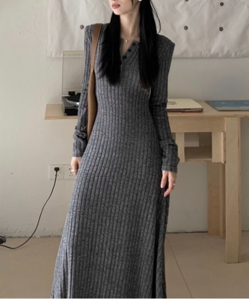 LADY LIKE(レディライク)の「ヘンリーネックロングカットワンピース(ワンピース・レディース・ベージュ/ブラック/チャコールグレー・M)」の8枚目の写真