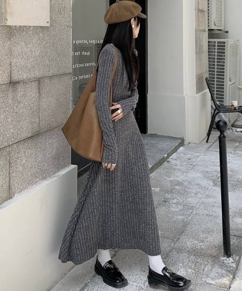 LADY LIKE(レディライク)の「ヘンリーネックロングカットワンピース(ワンピース・レディース・ベージュ/ブラック/チャコールグレー・M)」の10枚目の写真