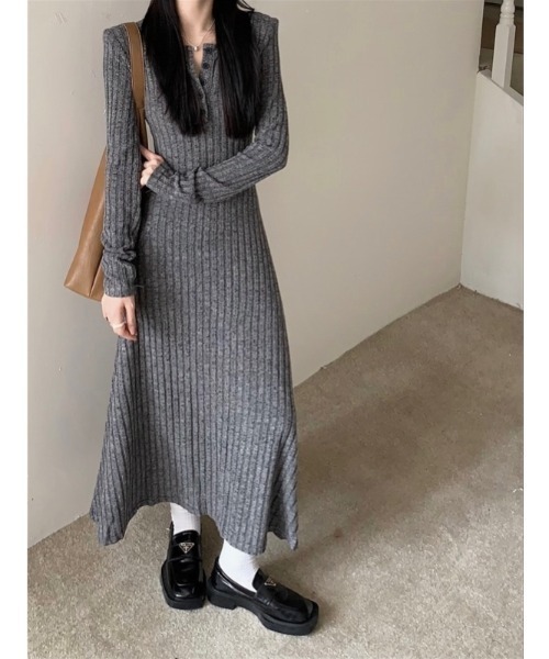 LADY LIKE(レディライク)の「ヘンリーネックロングカットワンピース(ワンピース・レディース・ベージュ/ブラック/チャコールグレー・M)」の12枚目の写真