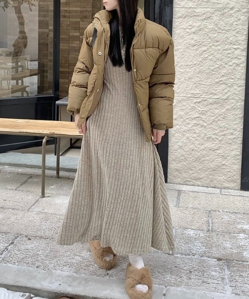 LADY LIKE(レディライク)の「ヘンリーネックロングカットワンピース(ワンピース・レディース・ベージュ/ブラック/チャコールグレー・M)」の21枚目の写真