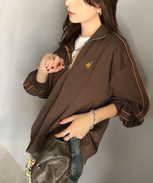 セール】カジュアルなのに高級感！胸刺繍パイピングハーフジップ